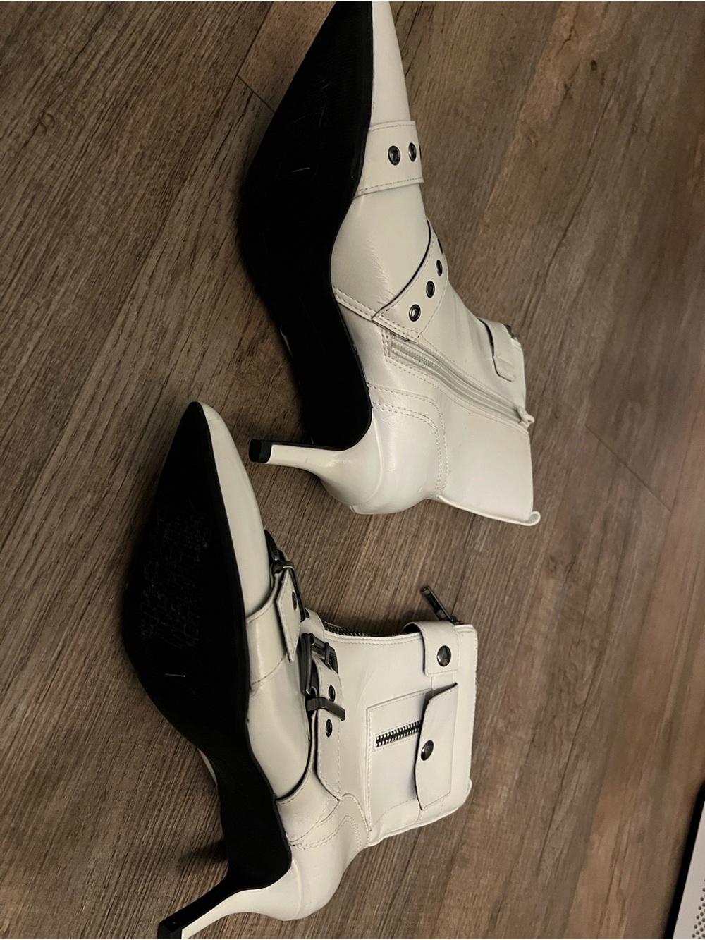 Wild Pair Sz 7 White Pointed Toe Harness Ankle Boots - Picture 3 of 5